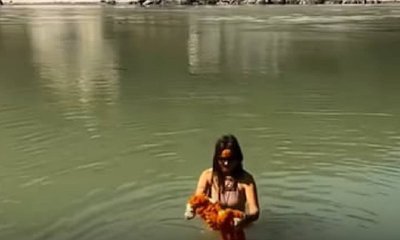 ಬಿಕಿನಿ ತೊಟ್ಟು ಗಂಗಾ ನದಿಯಲ್ಲಿ ಸ್ನಾನ ಮಾಡಿದ ಮಹಿಳೆ
