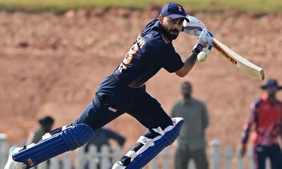 ಆಂಧ್ರ ವಿರುದ್ಧ ಭರ್ಜರಿ ಶತಕ ಸಿಡಿಸಿದ ವಿರಾಟ್‌ ಕೊಹ್ಲಿ!