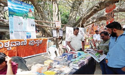 ಕುಂಚದ ಮಾಯೆಯಲ್ಲಿ ಮುಳುಗಿದ ಕಲಾರಸಿಕರು