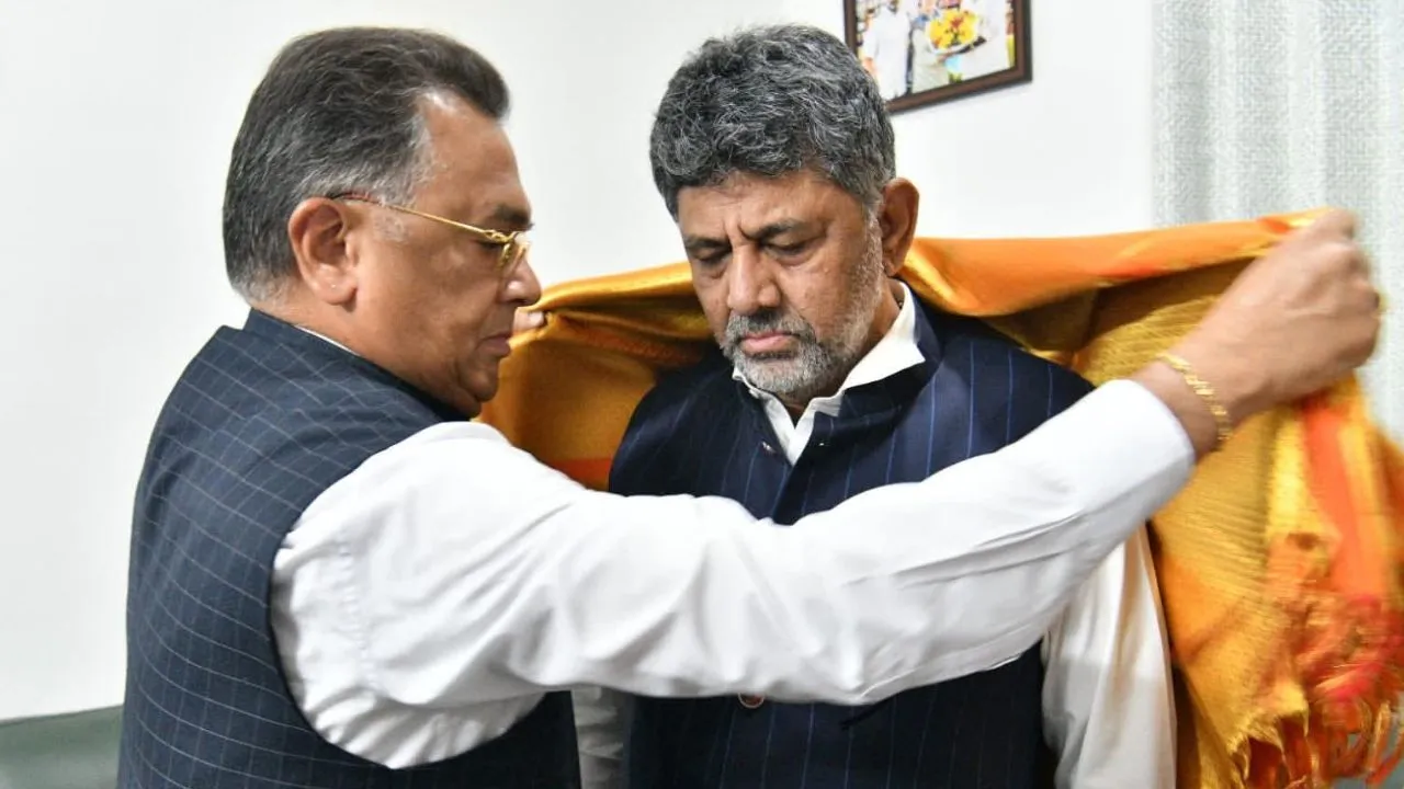 Vishweshwar Bhat: ನೂತನ ಸಿಎಂ ಡಿ.ಕೆ. ಶಿವಕುಮಾರ್‌‌ ಭೇಟಿಯಾಗಿ ಶುಭ ಕೋರಿದ ವಿಶ್ವೇಶ್ವರ ಭಟ್ - Image 4
