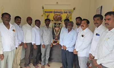 ಕುಂಬಾರರು ಸಮಾಜದ ಮುಖ್ಯ ವಾಹನಿಗೆ ಬರಬೇಕೆಂದರೆ ಒಗ್ಗಟ್ಟು ಅತಿ ಮುಖ್ಯ