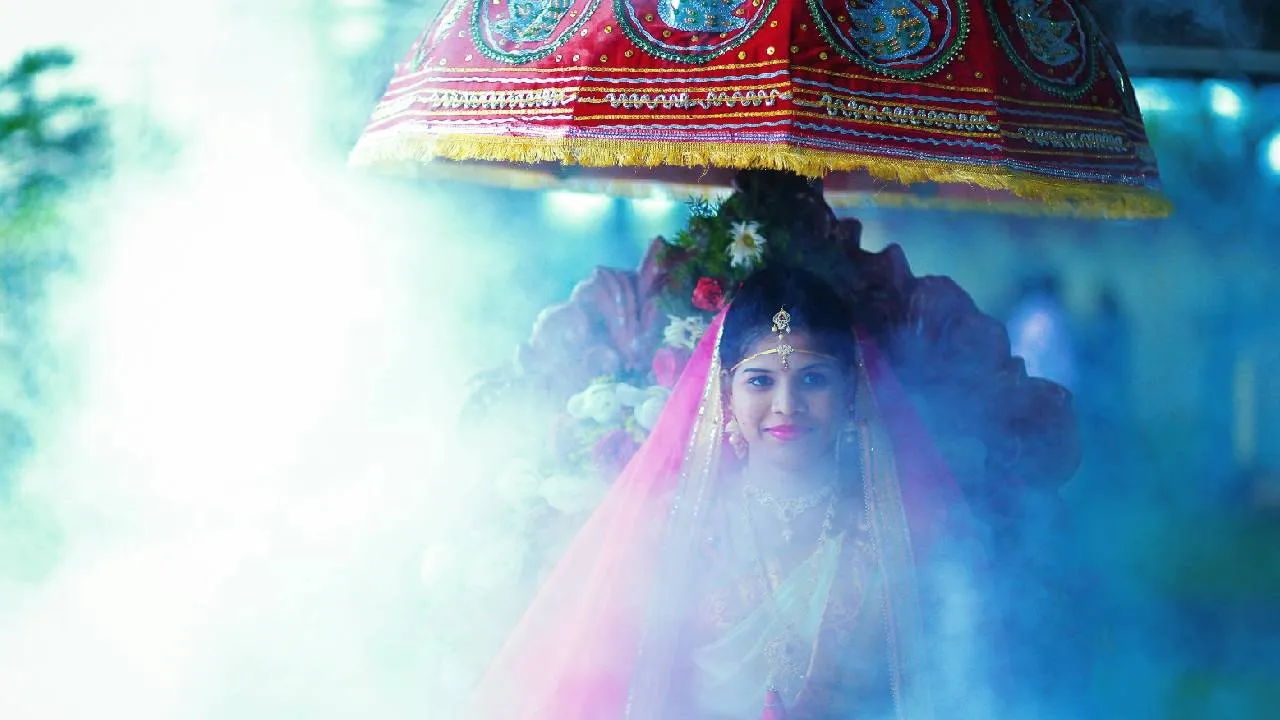 Wedding Fashion 2025: ವೆಡ್ಡಿಂಗ್ ಸಮಾರಂಭಗಳಲ್ಲಿ ರಾಯಲ್ ಲುಕ್‌ಗೆ ಸೈ ಎಂದ ಫ್ಯಾಷನ್ ಪ್ರಿಯರು - Image 2