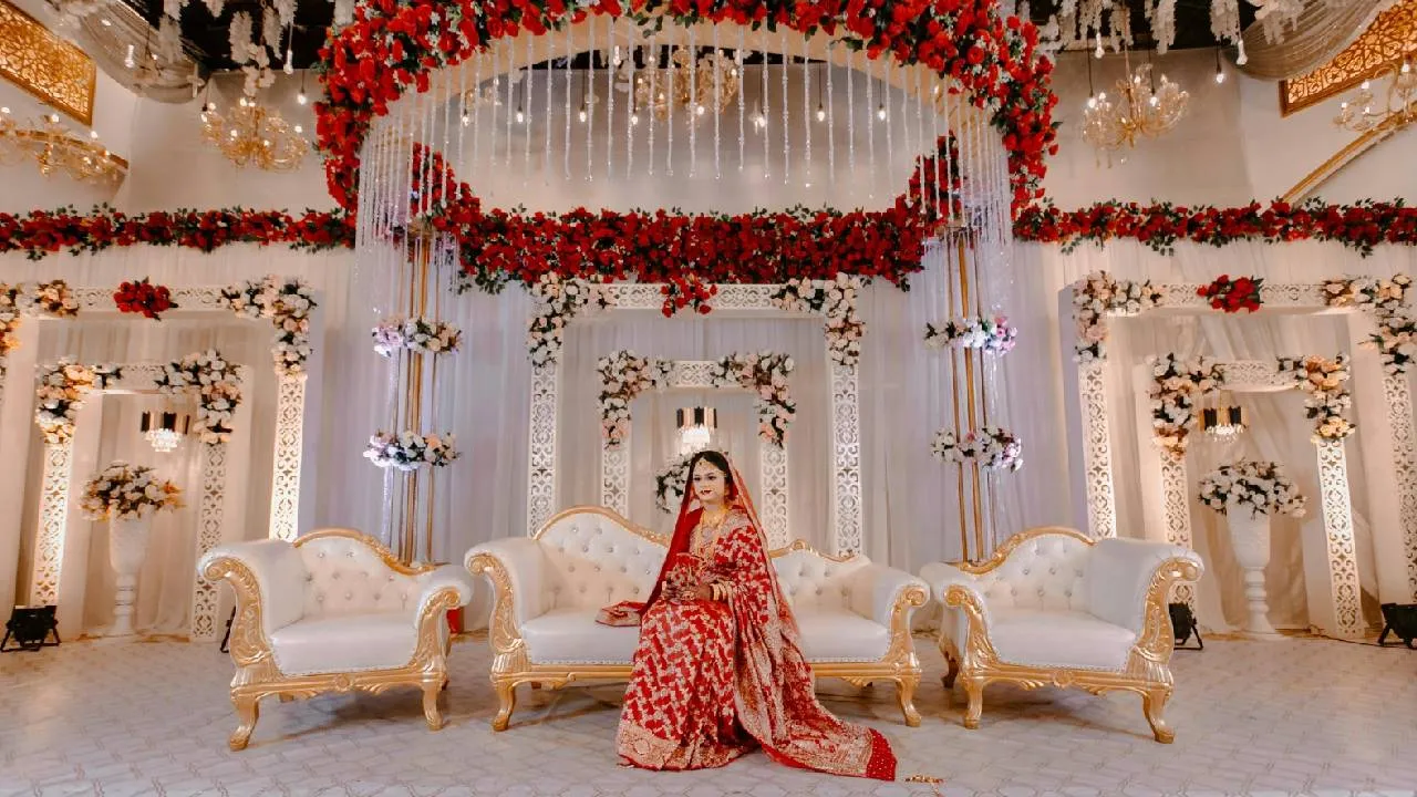 Wedding Fashion 2025: ವೆಡ್ಡಿಂಗ್ ಸಮಾರಂಭಗಳಲ್ಲಿ ರಾಯಲ್ ಲುಕ್‌ಗೆ ಸೈ ಎಂದ ಫ್ಯಾಷನ್ ಪ್ರಿಯರು - Image 3