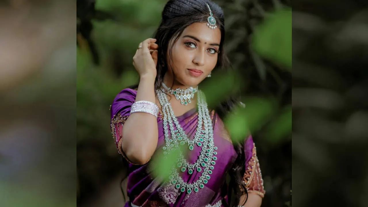 Wedding Fashion 2025: ವಿಂಟರ್ ವೆಡ್ಡಿಂಗ್ ಸೀಸನ್‌ನಲ್ಲಿ ಟ್ರೆಂಡಿಯಾದ ರಾಯಲ್ ಲುಕ್  ಡಿಸೈನರ್  ಬ್ಲೌಸ್‌ಗಳಿವು - Image 4