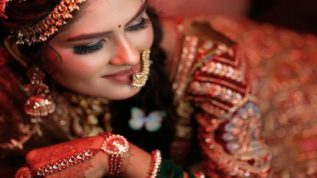 Wedding Fashion 2026: ಮದುಮಗಳ ಫ್ಯಾಷನ್‌ನಲ್ಲಿ ಬಿಂದಿಗಿರಲಿ ಅಗ್ರಸ್ಥಾನ - Image 5