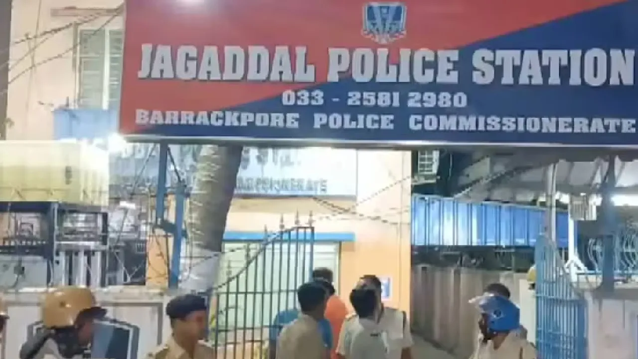 ಪೊಲೀಸ್ ಠಾಣೆಯ ಹೊರಗೆ ಹಿಂಸಾಚಾರ: 4 ತೃಣಮೂಲ ಕಾರ್ಯಕರ್ತರ ಬಂಧನ