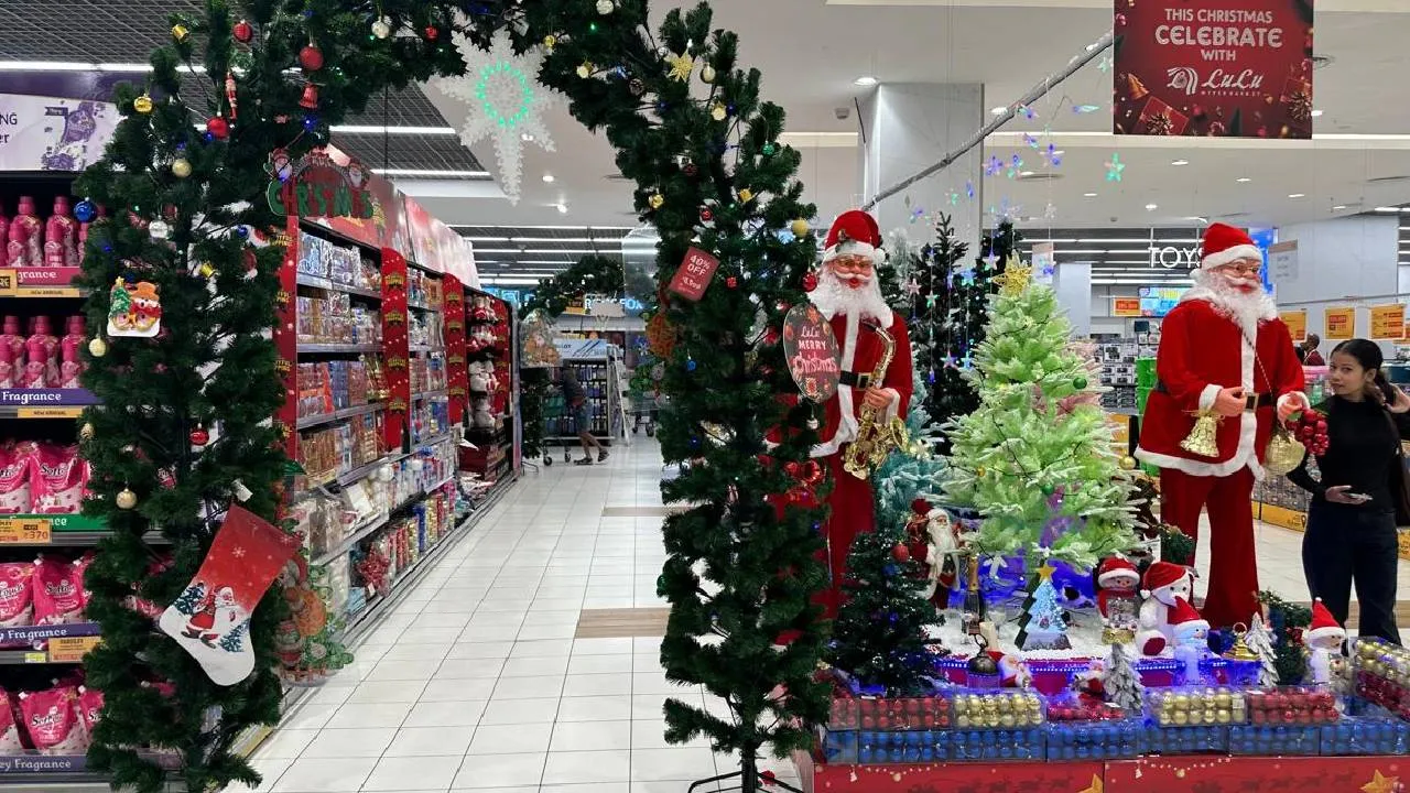 Christmas Shopping 2025: ವೀಕೆಂಡ್‌ನಲ್ಲಿ ಶುರುವಾಯ್ತು ಕ್ರಿಸ್‌ಮಸ್‌ ಶಾಪಿಂಗ್‌ - Image 1