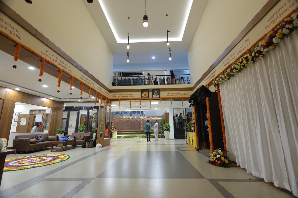 ನೂತನ ಕಟ್ಟಡದ ಒಳಾಂಗಣ ವಿನ್ಯಾಸದ ಒಂದು ನೋಟ.