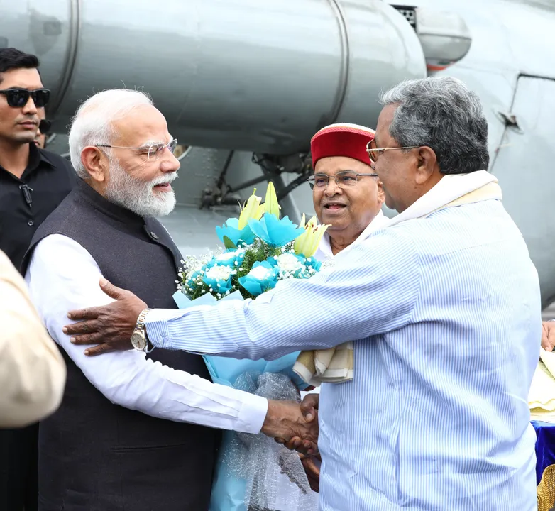 Vande Bharat Train: ವಂದೇ ಭಾರತ್‌ ರೈಲಿಗೆ ಪ್ರಧಾನಿ ಮೋದಿ ಚಾಲನೆ- ಸಿಎಂ ಸಿದ್ದರಾಮಯ್ಯ ಸಾಥ್‌; ಫೋಟೋಗಳು ಇಲ್ಲಿವೆ - Image 3