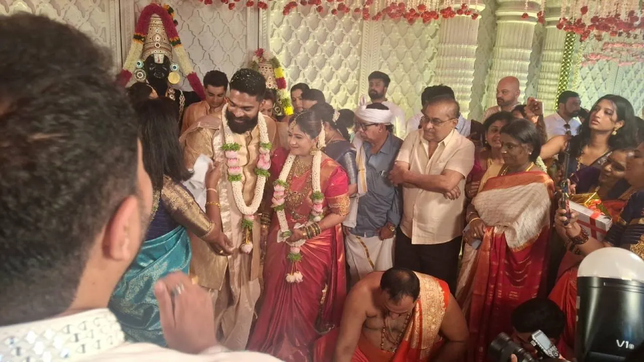 Anchor Anushree: ತಾಳಿ ಕಟ್ಟುವ ವೇಳೆಯಲ್ಲಿ ಭಾವುಕರಾದ ಅನುಶ್ರೀ ;  ಮದುವೆ ಫೋಟೋಗಳು ಇಲ್ಲಿವೆ ನೋಡಿ - Image 1