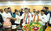 ಮುಖ್ಯಮಂತ್ರಿ ರವರನ್ನು ಭೇಟಿಯಾದ ಕರಾವಳಿಯ ಜೈನ ಜ್ಯೋತಿಷಿ