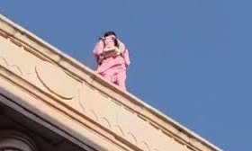 ಕೋರ್ಟ್‌ ಆವರಣದಲ್ಲೇ ಮಹಿಳೆ ಆತ್ಮಹತ್ಯೆ ಯತ್ನ