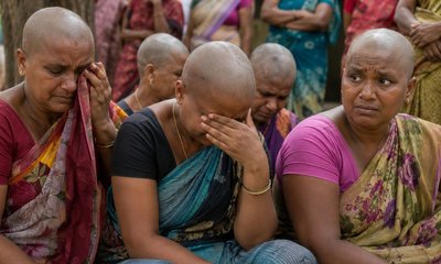 ಸೇಲಂನಲ್ಲಿ 15,000 ರುಪಾಯಿ ಆಸೆಗಾಗಿ ತಲೆ ಬೋಳಿಸಿಕೊಂಡ ಮಹಿಳೆಯರು