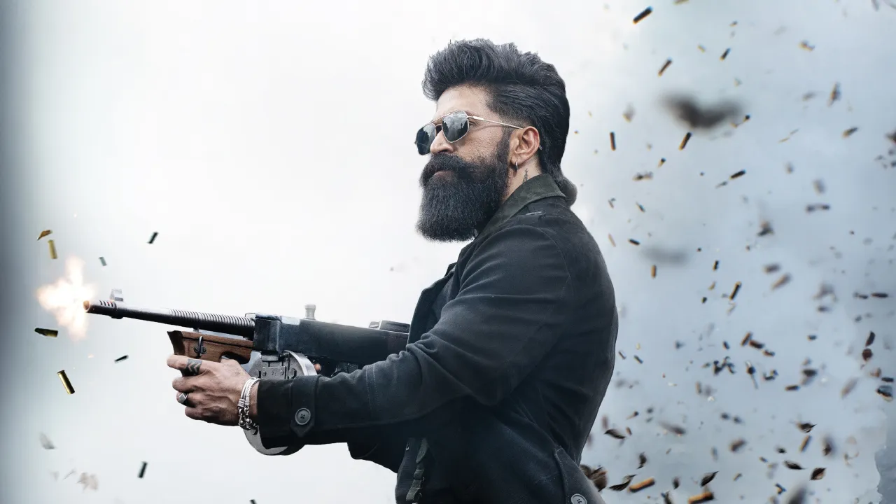 Toxic Teaser: ಹಸಿಬಿಸಿ ದೃಶ್ಯಗಳಿಂದಲೇ ಸದ್ದು ಮಾಡಿದ ʻಟಾಕ್ಸಿಕ್‌ʼ ಟೀಸರ್‌; ಯಶ್‌ ಹೊಸ ಸಿನಿಮಾದ  ಸ್ಪೆಷಾಲಿಟಿಗಳಿವು! - Image 2