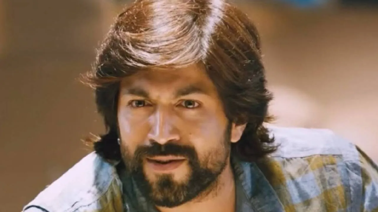 ಸಾಮಾನ್ಯ ವ್ಯಕ್ತಿಯಿಂದ 'ಪ್ಯಾನ್ ವರ್ಲ್ಡ್ ಸ್ಟಾರ್' ವರೆಗಿನ ನಟ ರಾಕಿಂಗ್ ಸ್ಟಾರ್ ಯಶ್ ಸಾಧನೆಯ ಹಾದಿ ಹೇಗಿತ್ತು ಗೊತ್ತಾ? - Image 1