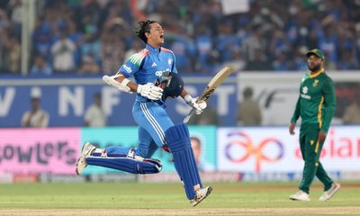 ಚೊಚ್ಚಲ ಒಡಿಐ ಶತಕ ಬಾರಿಸಿ ದೊಡ್ಡ ದಾಖಲೆ ಬರೆದ ಯಶಸ್ವಿ ಜೈಸ್ವಾಲ್‌!