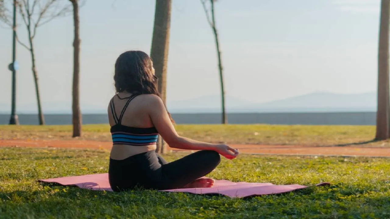 Yoga Fashion 2026: ಸೀಸನ್‌ನಲ್ಲಿ ಟ್ರೆಂಡಿಯಾದ ಯೋಗ ಕೋ-ಆರ್ಡ್ ಸೆಟ್‌ಗಳಿವು - Image 4