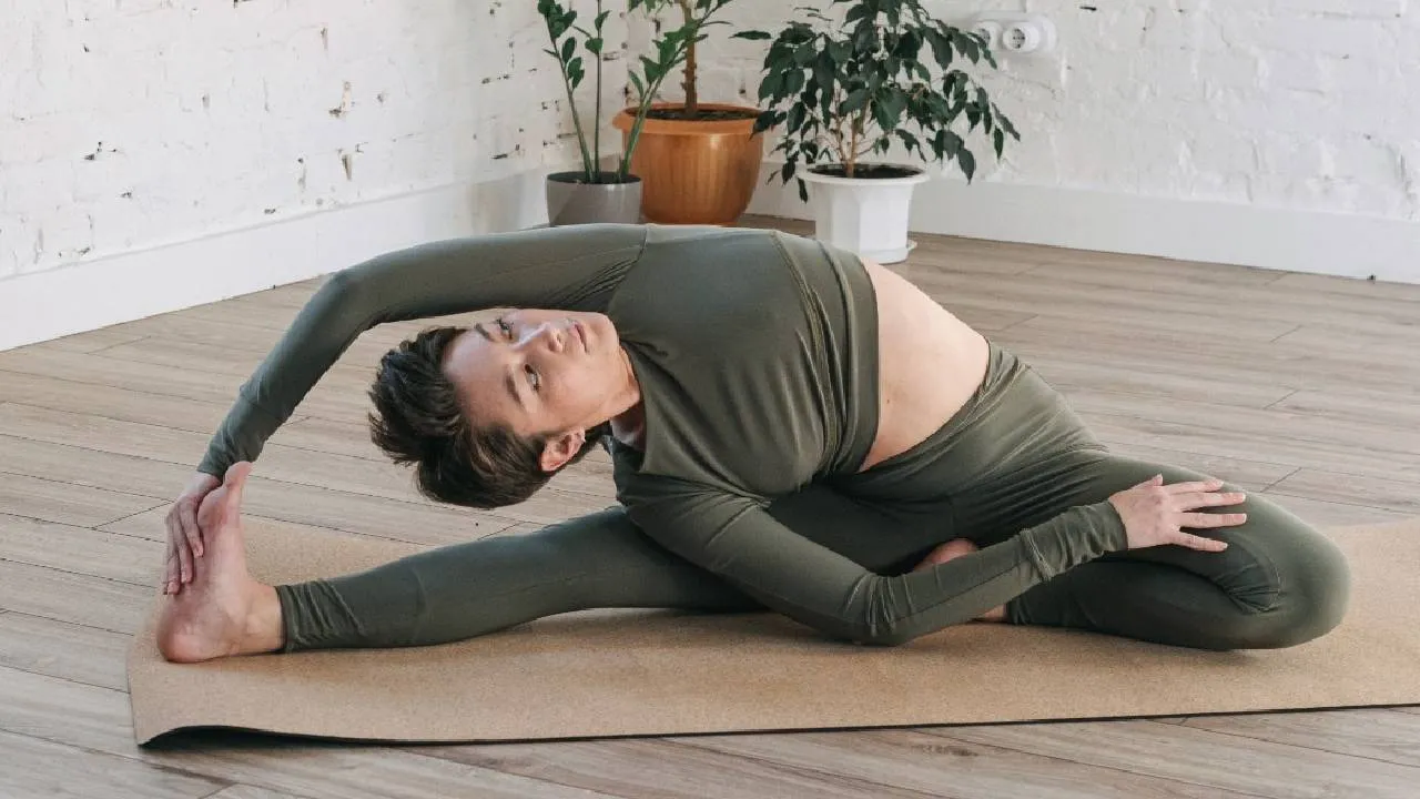 Yoga Fashion 2026: ಸೀಸನ್‌ನಲ್ಲಿ ಟ್ರೆಂಡಿಯಾದ ಯೋಗ ಕೋ-ಆರ್ಡ್ ಸೆಟ್‌ಗಳಿವು - Image 5