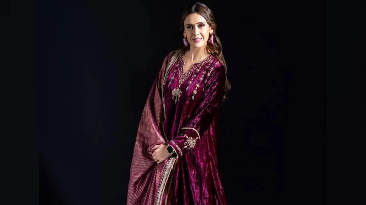 Season Fashion 2026: ಜರ್ದೋಸಿ ವಿನ್ಯಾಸದಲ್ಲಿ ಮರಳಿದ ವೆಲ್ವೆಟ್‌ ಕುರ್ತಾ ಸೂಟ್‌ - Image 5