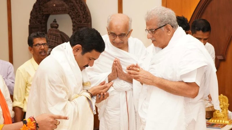 _BJP delegation visits Dharmasthala (1)