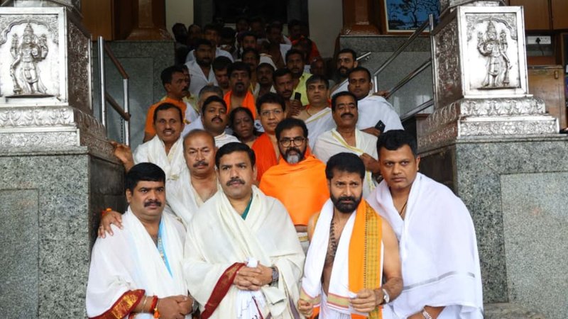 _BJP delegation visits Dharmasthala (2)