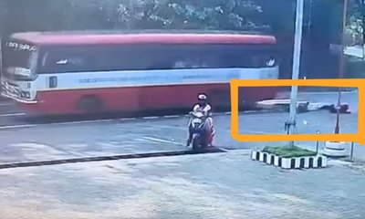 ಚಲಿಸುತ್ತಿದ್ದ ಬಸ್‌ನಿಂದ ಕೆಳಕ್ಕೆ ಬಿದ್ದ ವಿದ್ಯಾರ್ಥಿನಿಯರು! video