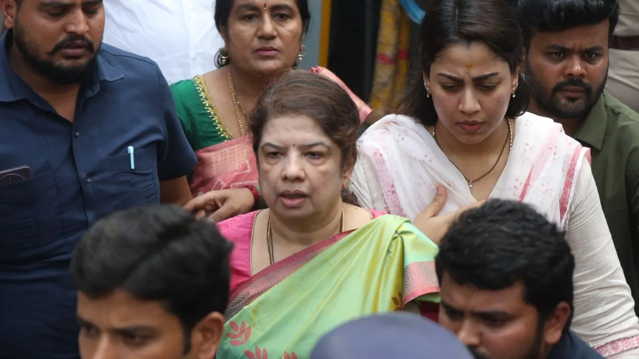 Chennamma Deve Gowda: ಬೆಂಗಳೂರಿನಲ್ಲಿ ಚೆನ್ನಮ್ಮ ಅಂತಿಮ ದರ್ಶನಕ್ಕೆ ಹರಿದುಬಂದ ಜನಸಾಗರ - Image 7