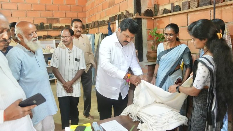 _Gandhi Sante (4)
