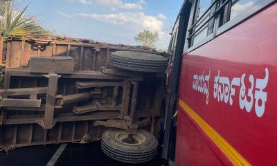 ಹಾವೇರಿ ಬಳಿ ಬಸ್-ಟ್ರ್ಯಾಕ್ಟರ್ ಮುಖಾಮುಖಿ ಡಿಕ್ಕಿಯಾಗಿ 15 ಮಂದಿಗೆ ಗಾಯ