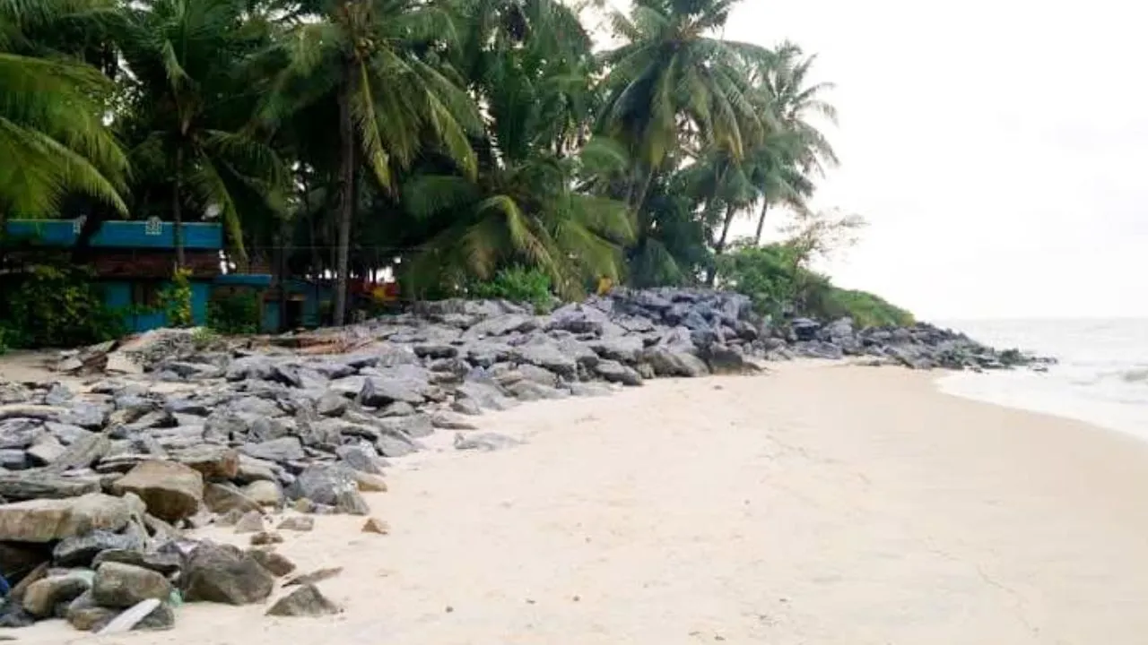 ಉಡುಪಿಯ ಕೋಡಿಬೆಂಗ್ರೆ ಬೀಚ್‌ ಬಳಿ ದೋಣಿ ಮಗುಚಿ ಇಬ್ಬರು ಪ್ರವಾಸಿಗರ ಸಾವು