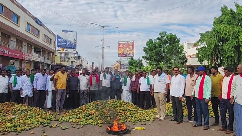 _Mango growers Protest (1)
