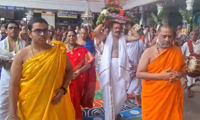 ಮಂತ್ರಾಲಯದ ರಾಯರ ಬೃಂದಾವನಕ್ಕೆ ತಿರುಮಲ ಶ್ರೀವಾರಿ ಶೇಷವಸ್ತ್ರ ಸಮರ್ಪಣೆ