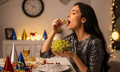 ಹೊಸ ವರ್ಷಕ್ಕೆ ಕಾಲಿಡುವಾಗ 12 ದ್ರಾಕ್ಷಿಗಳನ್ನು ಯಾಕೆ ತಿನ್ನುತ್ತಾರೆ?