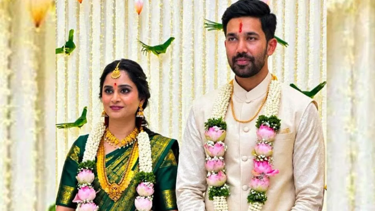 Priyanka Jarkiholi's engagement: ಸರಳವಾಗಿ ನೆರವೇರಿತು ಚಿಕ್ಕೋಡಿ ಸಂಸದೆ ಪ್ರಿಯಾಂಕಾ ಜಾರಕಿಹೊಳಿ ನಿಶ್ಚಿತಾರ್ಥ; ಹುಡುಗ ಯಾರು?