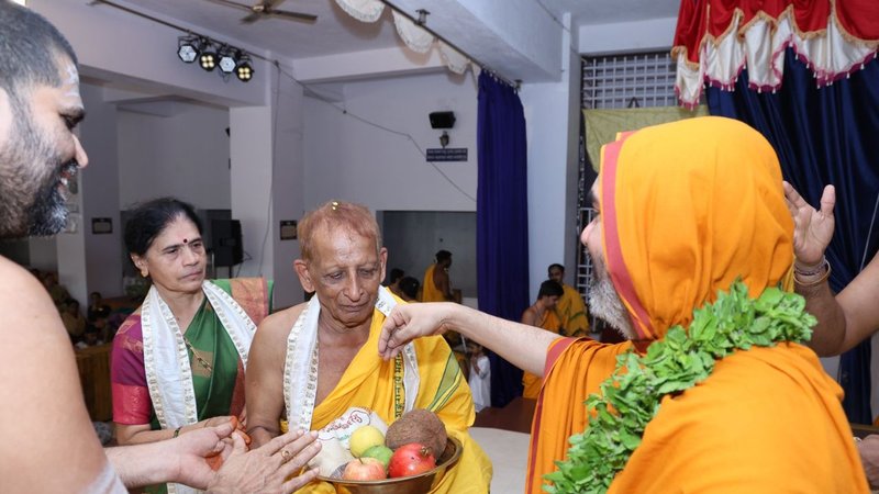 _Raghaveshwara Bharati seer (1)