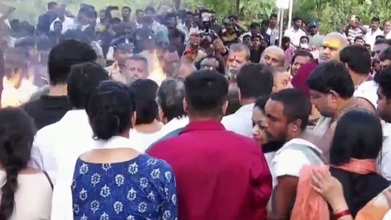 _S. Janaki's last rites (3)