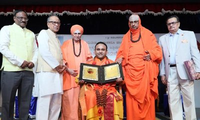ಸದ್ಗುರು ಶ್ರೀ ಮಧುಸೂದನ ಸಾಯಿ ಅವರಿಗೆ 'ದಾಸೋಹ ರತ್ನ' ಪ್ರಶಸ್ತಿ ಪ್ರದಾನ
