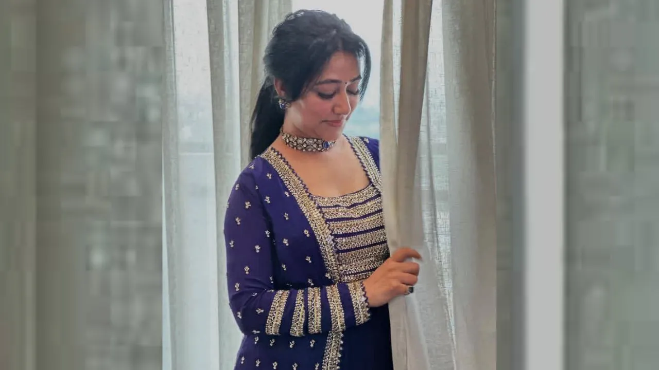 Vijayalakshmi Darshan: ನೀಲಿ ಬಣ್ಣದ ಡ್ರೆಸ್‌ನಲ್ಲಿ ಮಿಂಚಿದ ವಿಜಯಲಕ್ಷ್ಮೀ ದರ್ಶನ್‌; ಪುತ್ರ ವಿನೀಶ್‌ ಜತೆಗಿನ ಫೋಟೋಗಳು ವೈರಲ್‌ - Image 4