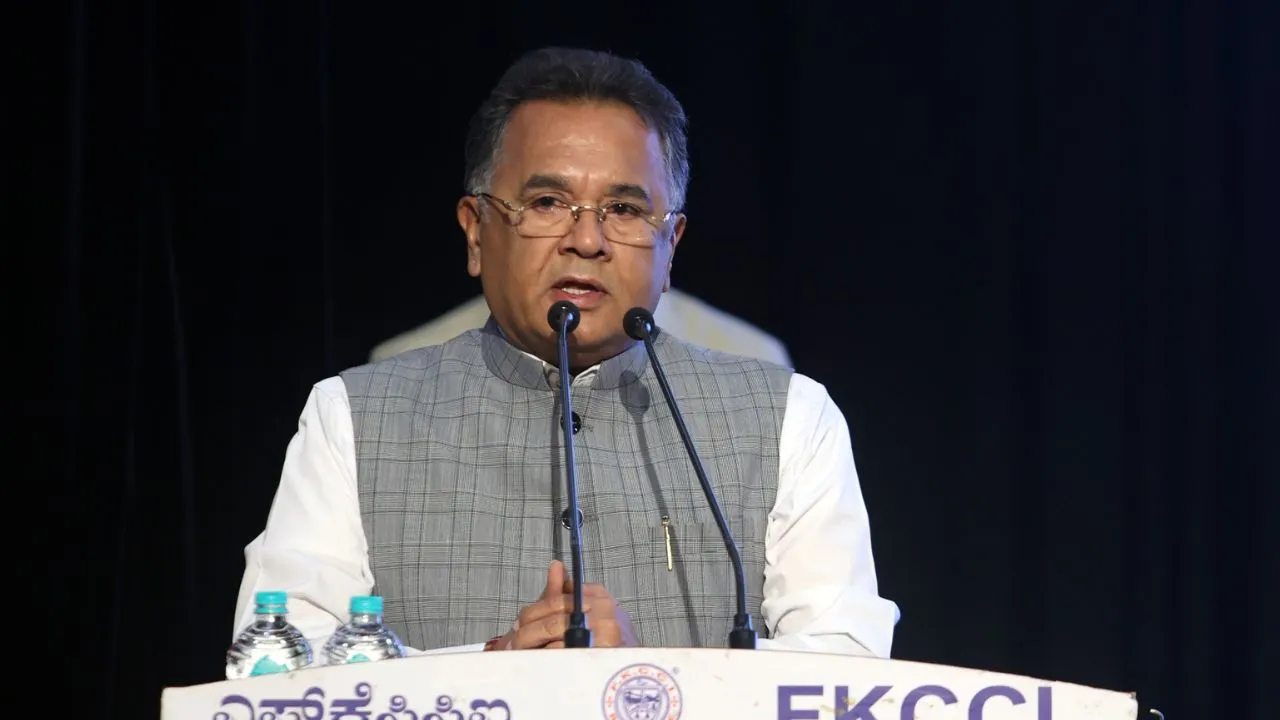 Vishweshwar Bhat's Book Release: ವಿಶ್ವೇಶ್ವರ ಭಟ್‌ ಅವರ 103ನೇ ಪುಸ್ತಕ 'ಬದುಕುಳಿದವರು ಕಂಡಂತೆʼ ಬಿಡುಗಡೆ; ಫೋಟೊಗಳು ಇಲ್ಲಿವೆ - Image 3