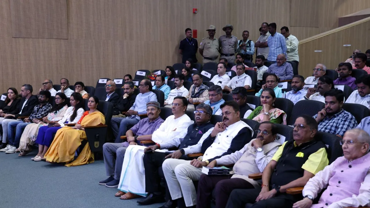 Vishweshwar Bhat's Book Release: ವಿಶ್ವೇಶ್ವರ ಭಟ್‌ ಅವರ 103ನೇ ಪುಸ್ತಕ 'ಬದುಕುಳಿದವರು ಕಂಡಂತೆʼ ಬಿಡುಗಡೆ; ಫೋಟೊಗಳು ಇಲ್ಲಿವೆ - Image 12