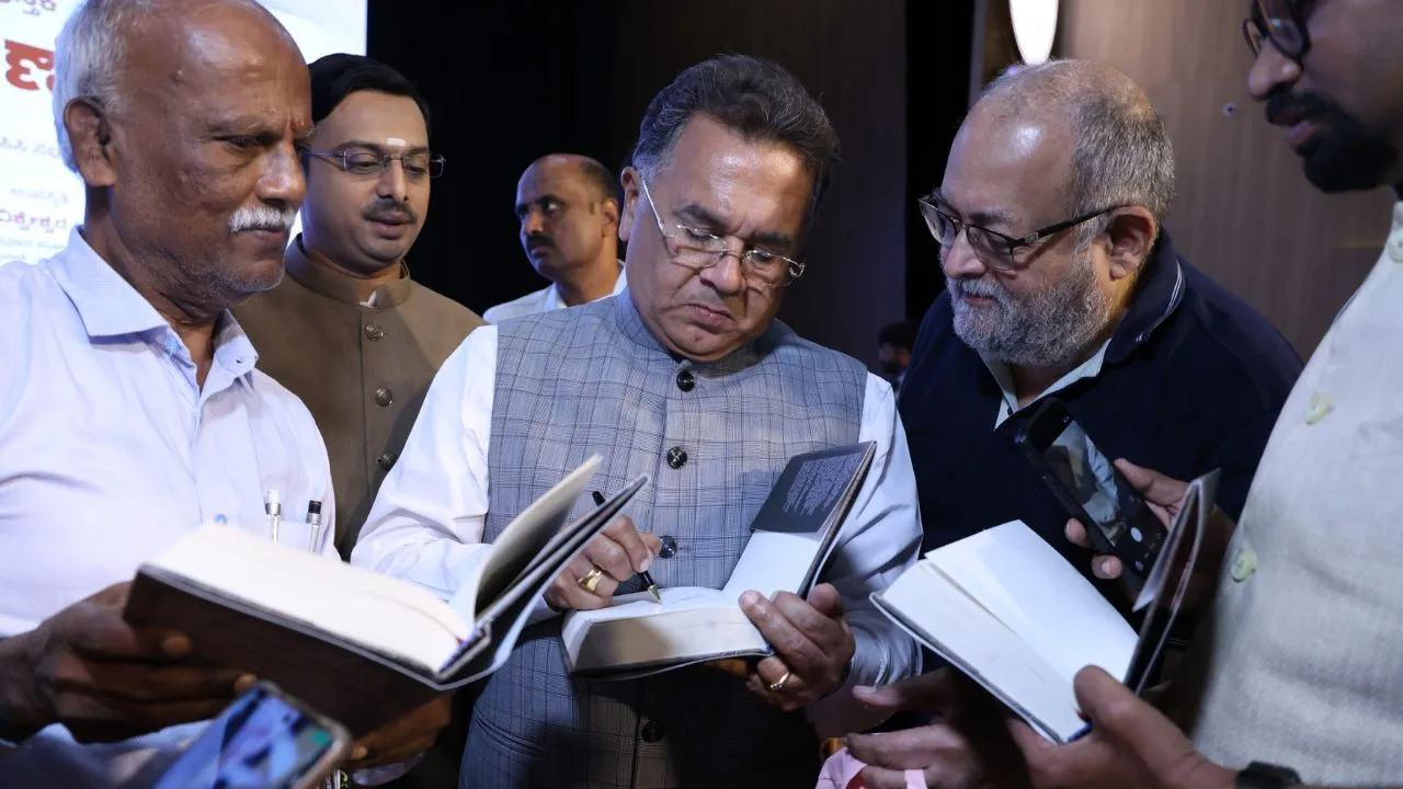 Vishweshwar Bhat's Book Release: ವಿಶ್ವೇಶ್ವರ ಭಟ್‌ ಅವರ 103ನೇ ಪುಸ್ತಕ 'ಬದುಕುಳಿದವರು ಕಂಡಂತೆʼ ಬಿಡುಗಡೆ; ಫೋಟೊಗಳು ಇಲ್ಲಿವೆ - Image 13