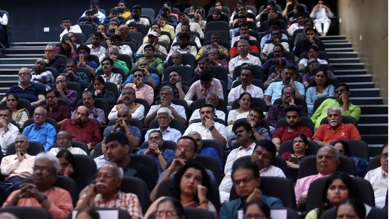 Vishweshwar Bhat's Book Release: ವಿಶ್ವೇಶ್ವರ ಭಟ್‌ ಅವರ 103ನೇ ಪುಸ್ತಕ 'ಬದುಕುಳಿದವರು ಕಂಡಂತೆʼ ಬಿಡುಗಡೆ; ಫೋಟೊಗಳು ಇಲ್ಲಿವೆ - Image 15