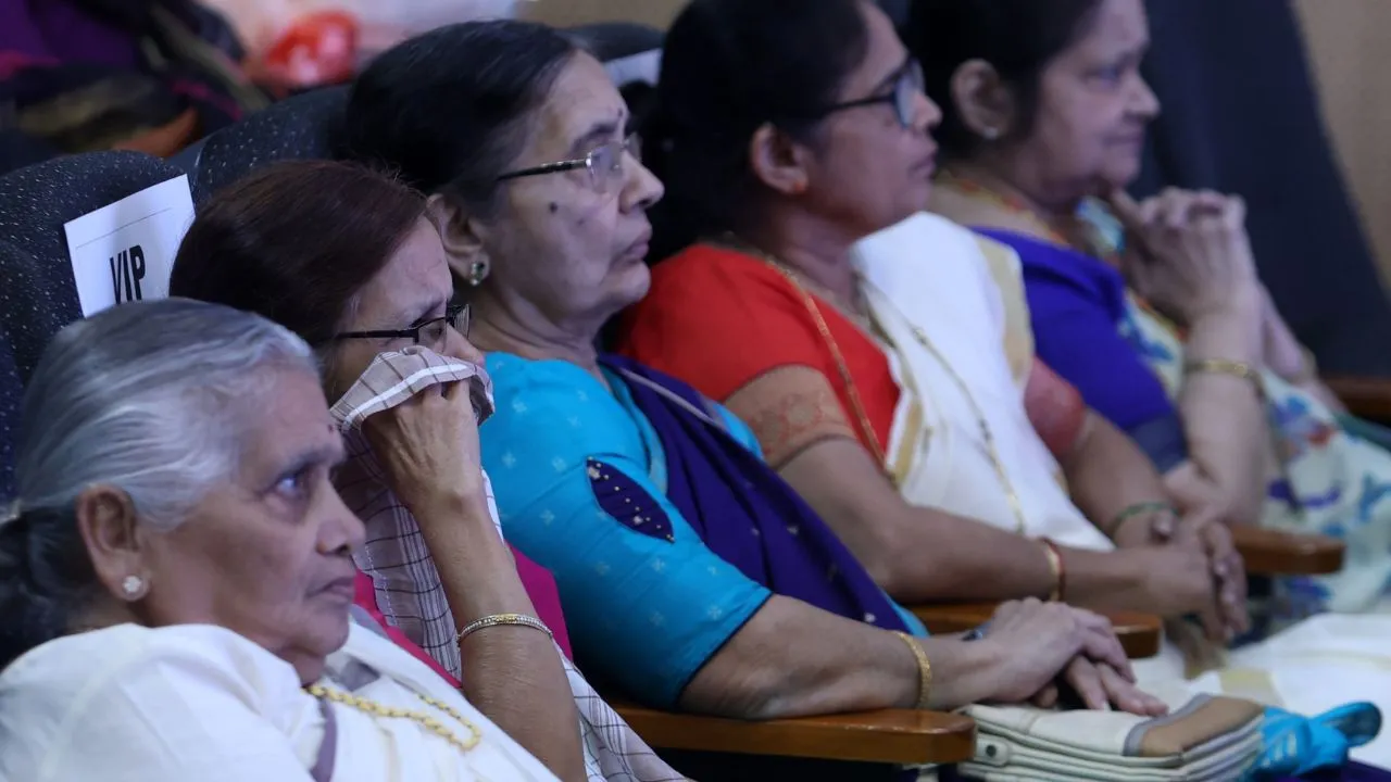 Vishweshwar Bhat's Book Release: ವಿಶ್ವೇಶ್ವರ ಭಟ್‌ ಅವರ 103ನೇ ಪುಸ್ತಕ 'ಬದುಕುಳಿದವರು ಕಂಡಂತೆʼ ಬಿಡುಗಡೆ; ಫೋಟೊಗಳು ಇಲ್ಲಿವೆ - Image 10