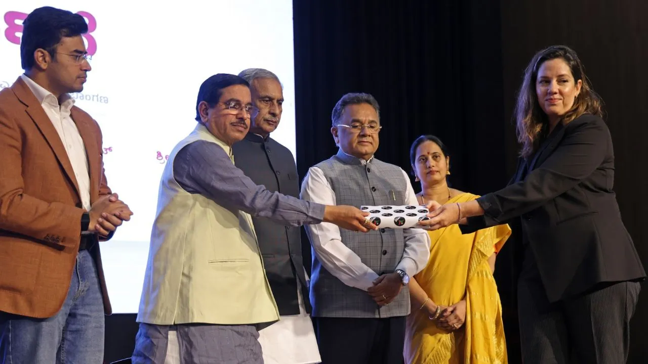 Vishweshwar Bhat's Book Release: ವಿಶ್ವೇಶ್ವರ ಭಟ್‌ ಅವರ 103ನೇ ಪುಸ್ತಕ 'ಬದುಕುಳಿದವರು ಕಂಡಂತೆʼ ಬಿಡುಗಡೆ; ಫೋಟೊಗಳು ಇಲ್ಲಿವೆ - Image 2