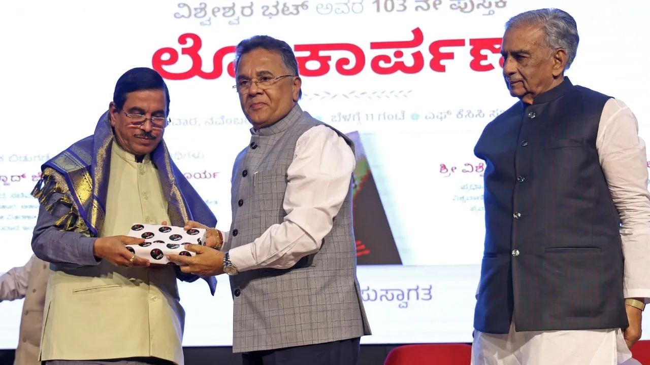 Vishweshwar Bhat's Book Release: ವಿಶ್ವೇಶ್ವರ ಭಟ್‌ ಅವರ 103ನೇ ಪುಸ್ತಕ 'ಬದುಕುಳಿದವರು ಕಂಡಂತೆʼ ಬಿಡುಗಡೆ; ಫೋಟೊಗಳು ಇಲ್ಲಿವೆ - Image 6