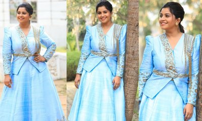 ಇಂಡೋ-ವೆಸ್ಟರ್ನ್‌ ಡಿಸೈನರ್‌ ಸ್ಕರ್ಟ್‌ನಲ್ಲಿ ಮಿಂಚಿದ ಅನುಶ್ರೀ