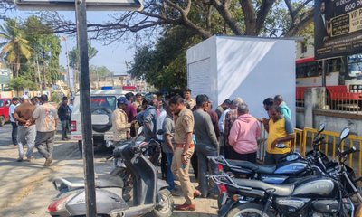 ಬಸ್ ನಿಲ್ದಾಣದ ಮುಂದೆ ರಾತ್ರೋರಾತ್ರಿ ಪ್ರತ್ಯಕ್ಷವಾದ ಪೆಟ್ಟಿ ಅಂಗಡಿ!