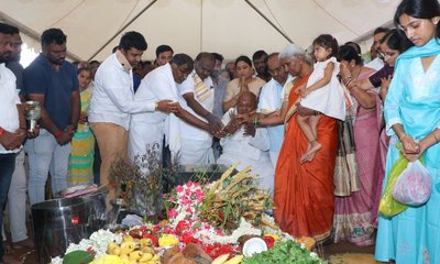 ಚೆನ್ನಮ್ಮ ಸಮಾಧಿಗೆ ಹಾಲು-ತುಪ್ಪ ಸಮರ್ಪಿಸಿದ ದೇವೇಗೌಡರ ಕುಟುಂಬ