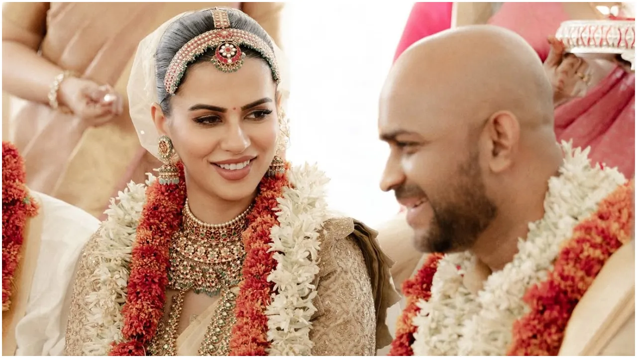 Photos: ನಟಿ ಶರ್ಮಿಳಾ ಮಾಂಡ್ರೆ ಈಗ ʻಮಿಸಸ್‌  ಸುಂದರಂʼ; ತಮಿಳು ನಿರ್ಮಾಪಕನ ಜೊತೆ ಕನ್ನಡ ನಟಿಯ ಮದುವೆಯ ಸುಂದರ ಕ್ಷಣಗಳು - Image 6