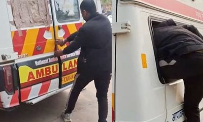 ಆಸ್ಪತ್ರೆಯ ಗೇಟ್‌ನಲ್ಲಿ ಆಂಬ್ಯುಲೆನ್ಸ್ ಡೋರ್‌ ಜಾಮ್; ರೋಗಿ ಸಾವು